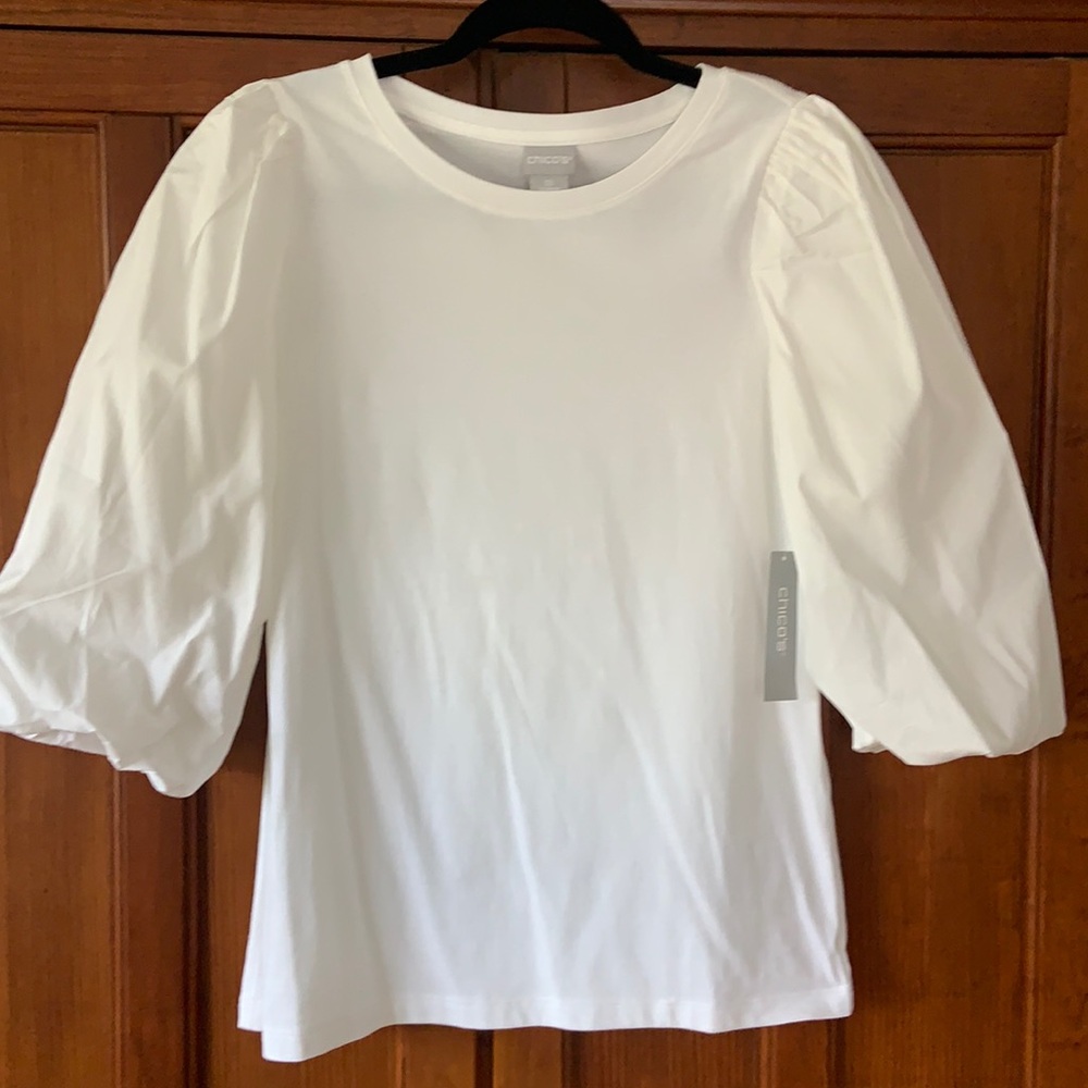 Chico’s white top 00. NWT. White cotton w blouse bubble sleeve